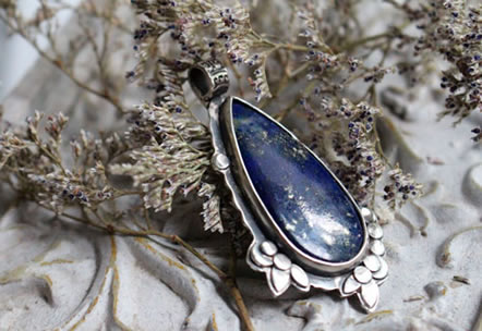 Dije Inflorescencia al crepúsculo