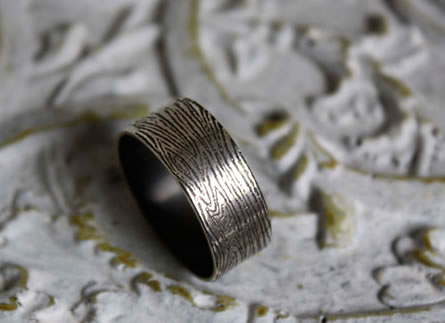 Anillo madera con textura