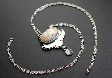Collar Desplegar sus alas con un águila, representando la libertad, la visión clara y el poder celestial para los celtas.