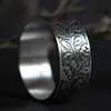 Anillo de hojas de roble celta