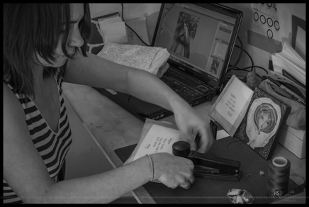 Sellar el paquete de joyas para su envío