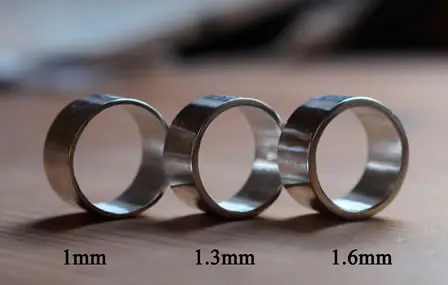 Elige el grosor de tu anillo, de 1 a 1,6 mm de grosor.