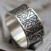 Anillo El lirio de Mucha