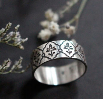 Etched iris flower ring