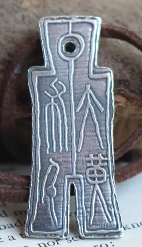 Collar Huò bù inspirado en una moneda de la dinastía Xin de China