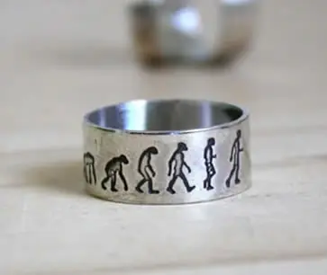 Anillo Darwin que muestra la evolución del hombre