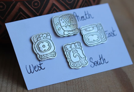 Aretes de los puntos cardinales mayas