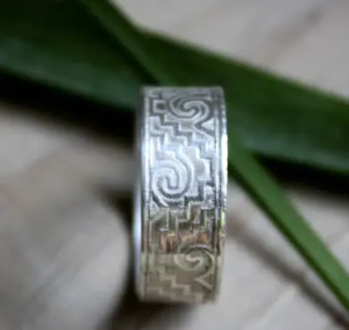 Anillo mexicano de la Tumba 7 de Monte Albán