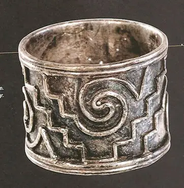 Anillo de plata de la Tumba 7 de Monte Albán, Oaxaca