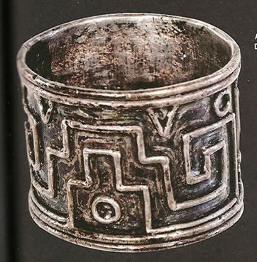 Anillo de plata de la Tumba 7 de Monte Albán, Oaxaca