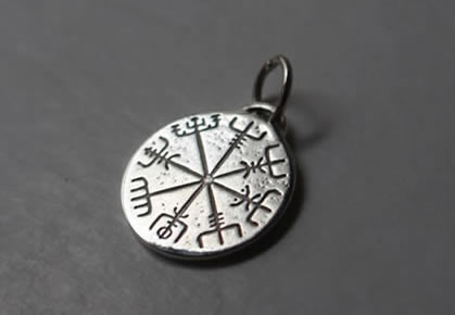 icelandic rune necklace with galdrastafir of Vegvisir