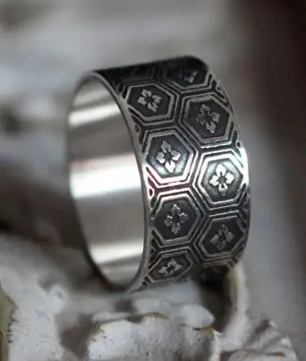 Anillo de caparazón de tortuga japonés