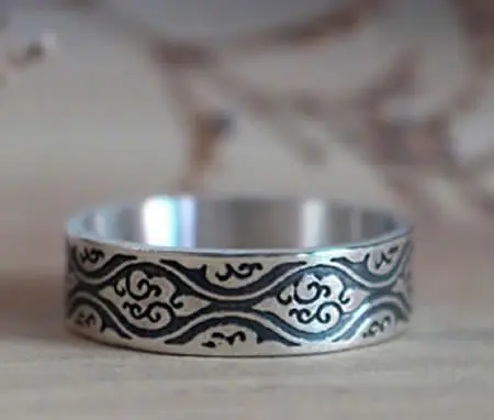 Anillo japonés de vapor ascendente en plata inspirado en el motivo tachiwaki