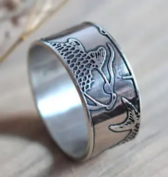 Anillo de carpa koi japonesa