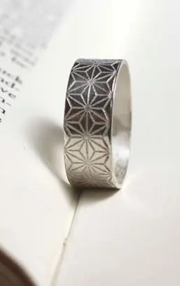 Anillo de hoja de cáñamo japonés
