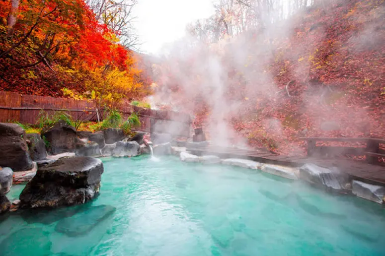 Agua caliente japonesa onsen
