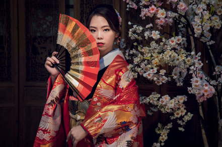 Geisha japonesa con su abanico.