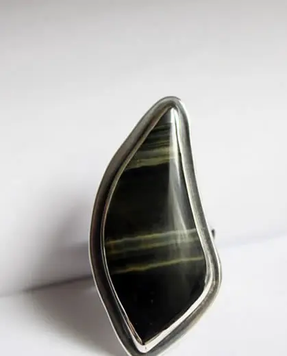 Anillo personalizado con un ojo de tigre