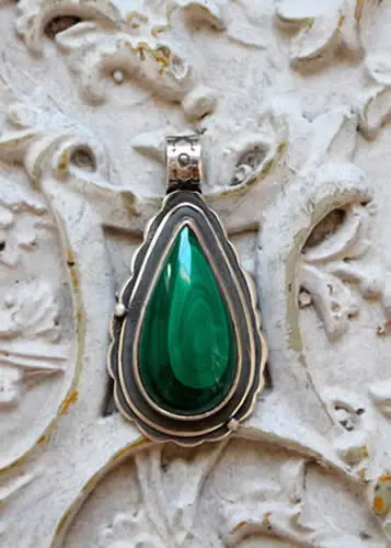 Pedido personalizado de un dije con malaquita