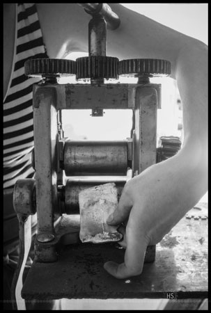 Laminación de una lámina de plata de ley