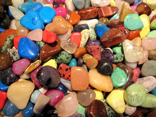Los beneficios de los colores de las piedras