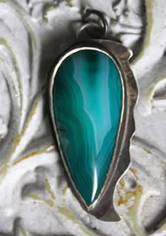 Simbolismo y propiedades de las piedras azules