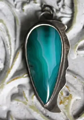 Simbolismo y propiedades de las piedras azules