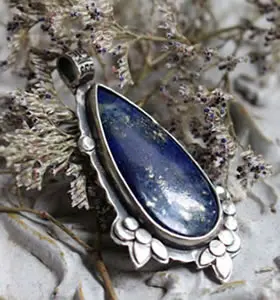 Simbolismo y propiedades del azul oscuro