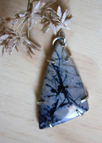 Bertrandita o piedra Tiffany, historia y propiedades curativas