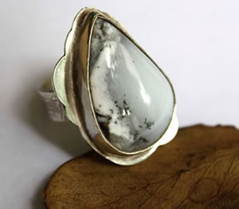 Simbolismo y propiedades de las piedras de color blanco o transparentes