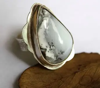 Simbolismo y propiedades de las piedras de color blanco o transparentes