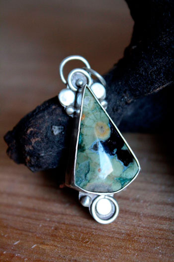 Propiedades curativas del jaspe selva tropical