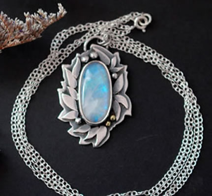 Labradorita blanca, historia y propiedades curativas