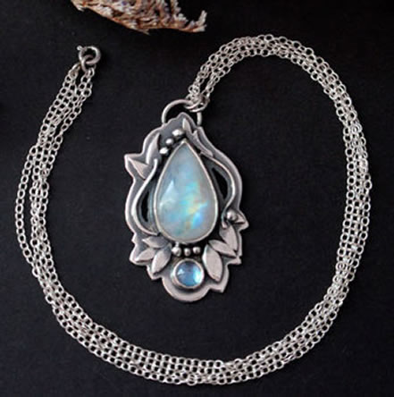 Piedra lunar arcoíris, historia y propiedades curativas