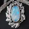 Características de la rainbow moonstone o labradorita blanca