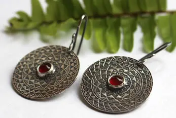 Simbolismo y propiedades de las piedras rojas