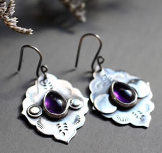 Simbolismo y propiedades de las piedras moradas