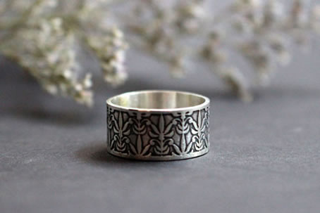 Lily ring