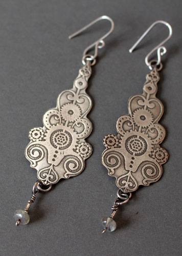 6° por minuto, aretes reloj steampunk de plata y labradorita