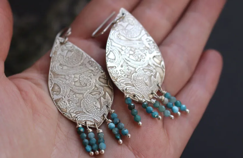 A contracorriente, aretes carpa koi japonesa en plata y amazonita