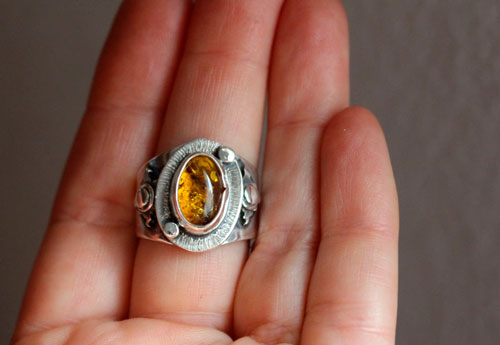 A halo in the darkness, sun ring in sterling silver and amber