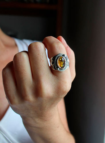A halo in the darkness, sun ring in sterling silver and amber