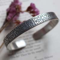 A la orilla de un sueño, pulsera otomí de México en plata