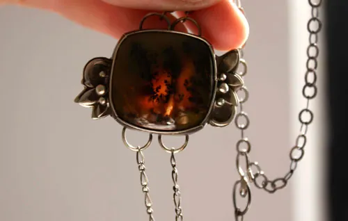 A la sombra del pino, pulsera bosque costero en plata y ágata Amethyst Sage