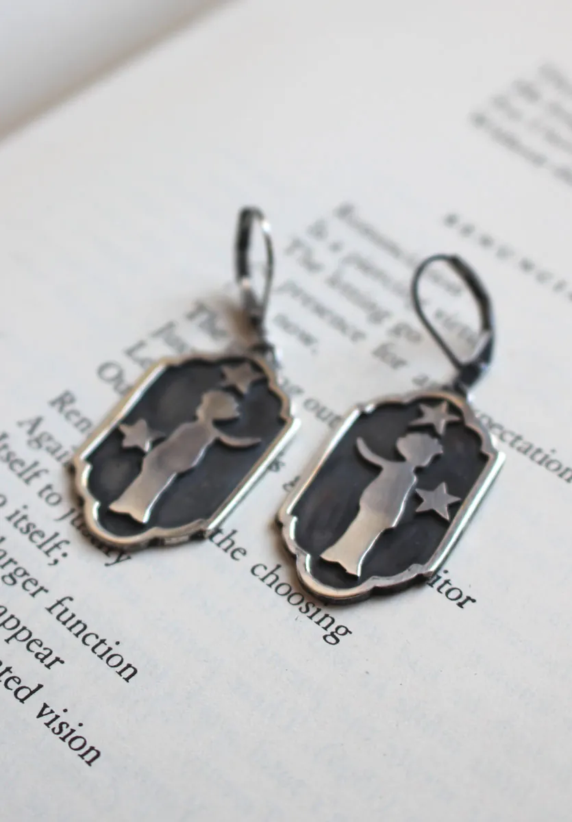 A mil millas, aretes silueta del Principito en plata