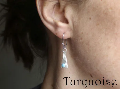 Adasam, aretes triangulares en plata con piedra de nacimiento (granate, amatista, aguamarina, piedra de luna, ónix, alejandrita, rubí, peridoto, zafiro, ópalo, citrino, turquesa)