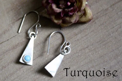 Adasam, aretes triangulares en plata con piedra de nacimiento (granate, amatista, aguamarina, piedra de luna, ónix, alejandrita, rubí, peridoto, zafiro, ópalo, citrino, turquesa)