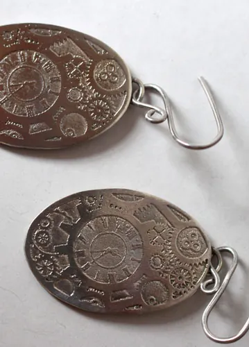 Agujas mecánicas, aretes engranajes steampunk en plata
