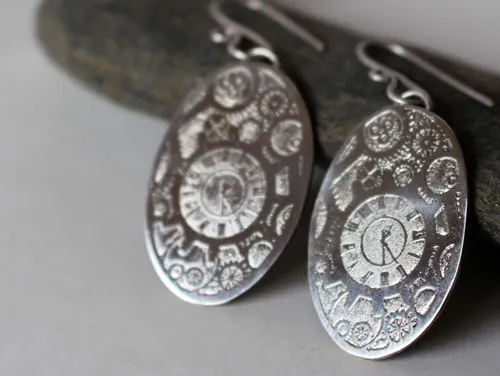 Agujas mecánicas, aretes engranajes steampunk en plata