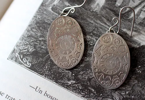 Agujas mecánicas, aretes engranajes steampunk en plata